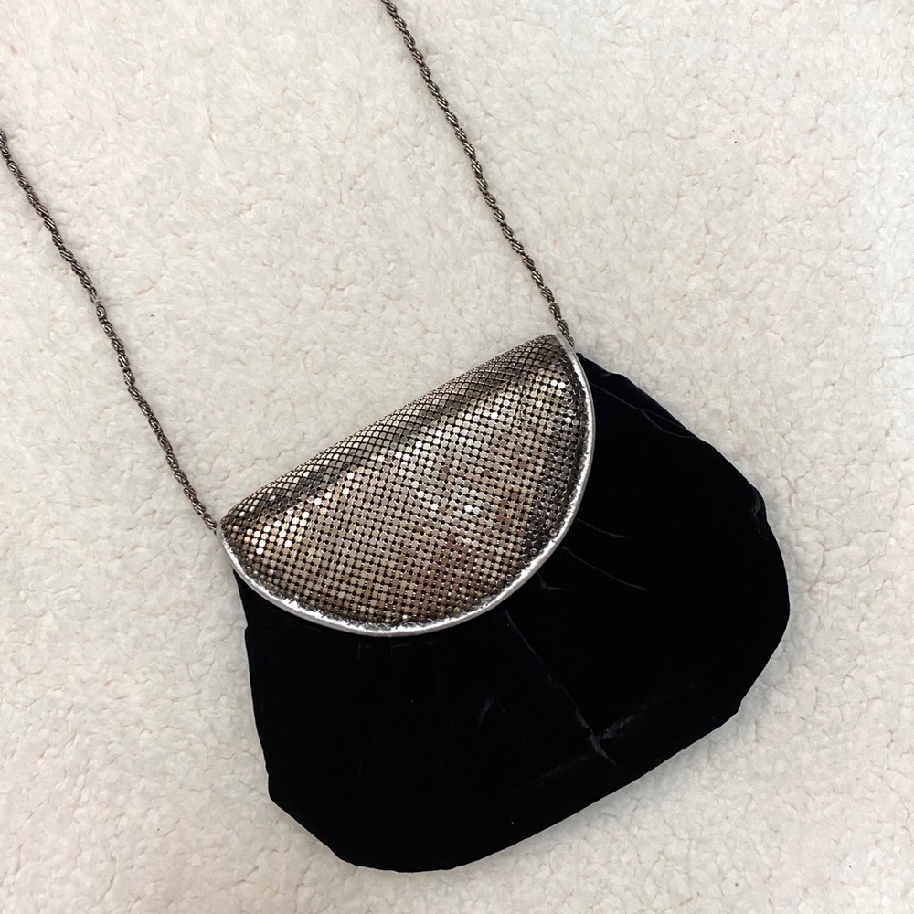 gorgeous velvet clutch with detachable chain
